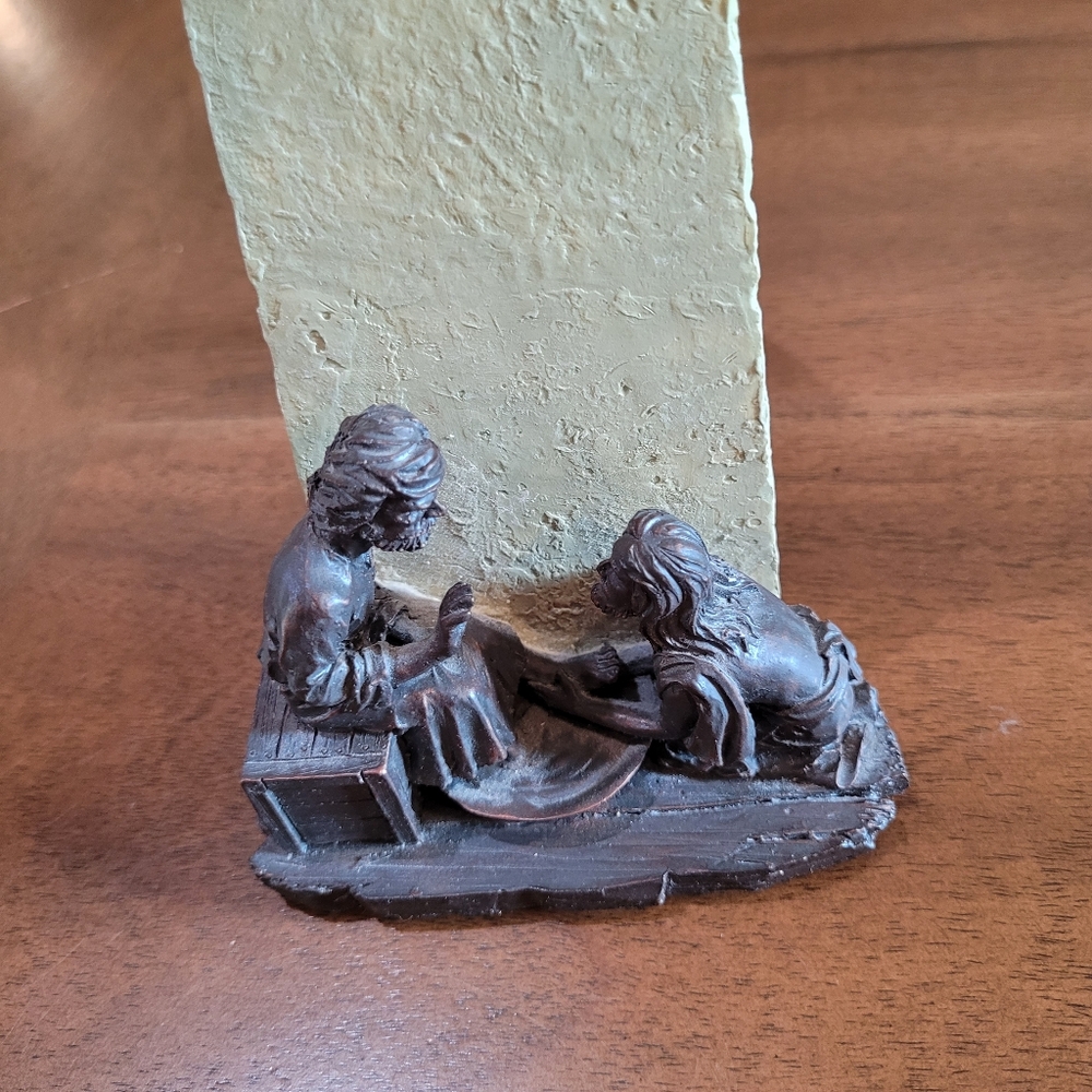 Humble Servant Scripture Cross. Sculpture Jesus washing deciples feet - Picture 4 of 11